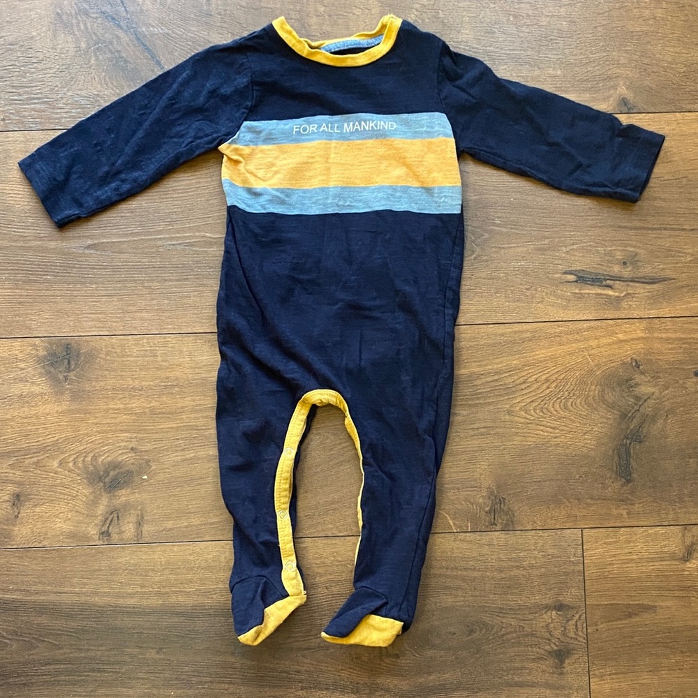 7 For All Mankind Navy and Gold Kids Footie Size 6-9 months